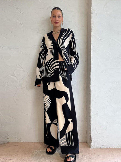 Damski dwuczęściowy zestaw z nadrukiem cyfrowym Elegancki komplet z topem i spodniami z luźnymi klapami